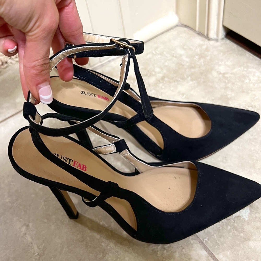 Black heels with pointy toe, size 6
